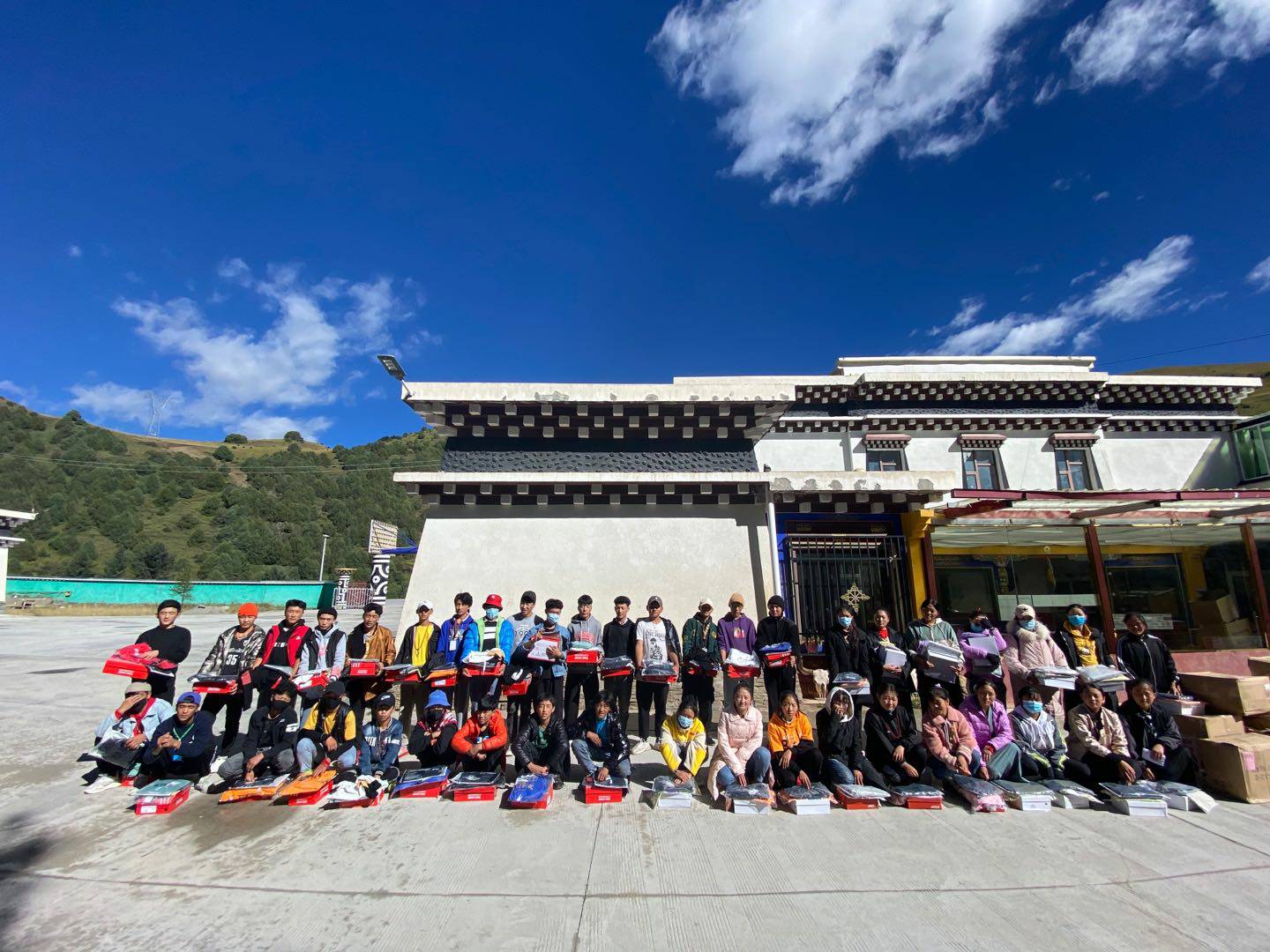 米兰体育·米兰网站在线登入-米兰(中国)公益回顾丨家国同欢月同圆 温暖满载甘孜州(图8) 米兰体育·米兰网站在线登入-米兰(中国)公益回顾丨家国同欢月同圆 温暖满载甘孜州(图8)