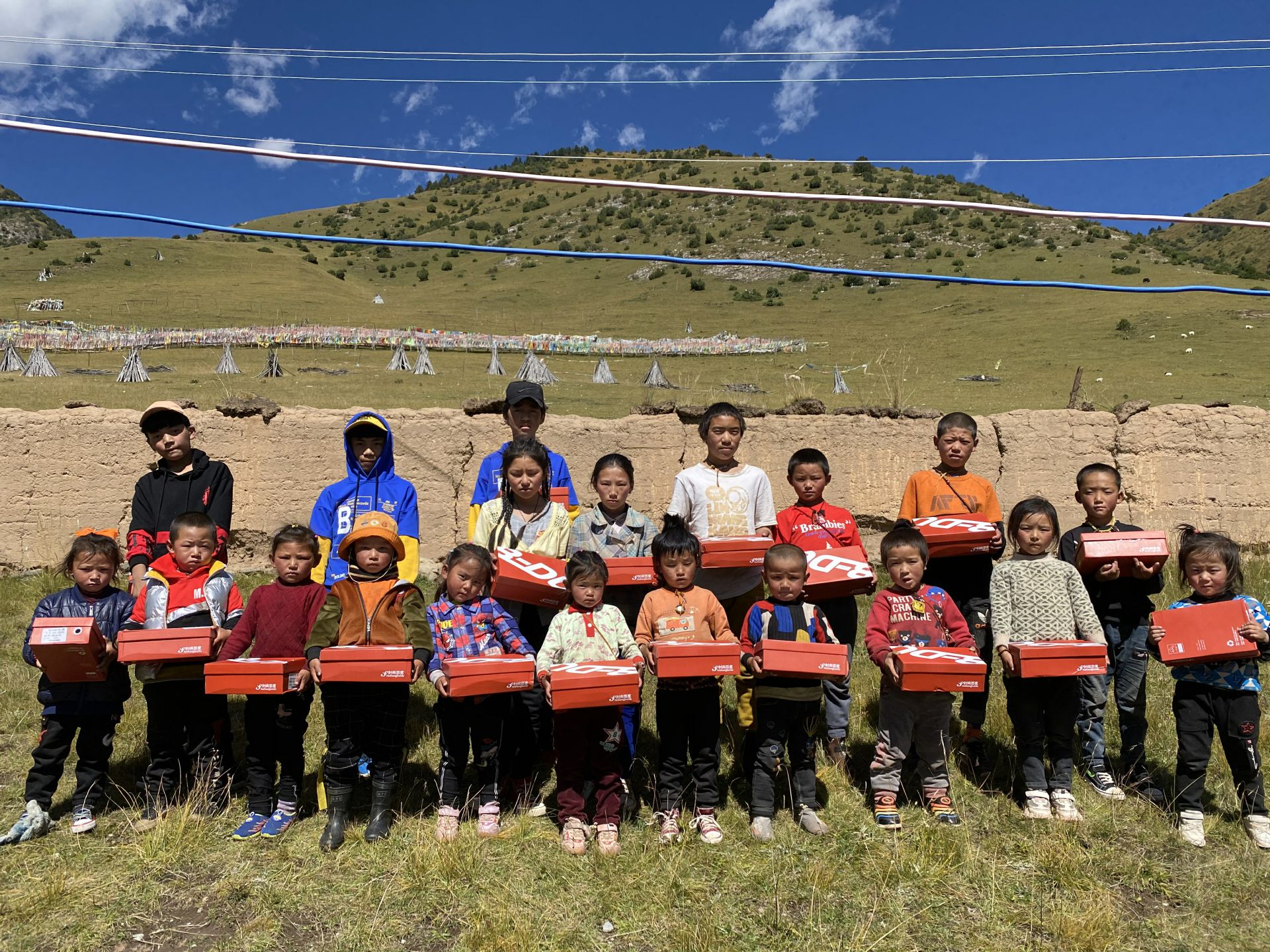 米兰体育·米兰网站在线登入-米兰(中国)公益回顾丨家国同欢月同圆 温暖满载甘孜州(图13) 米兰体育·米兰网站在线登入-米兰(中国)公益回顾丨家国同欢月同圆 温暖满载甘孜州(图13)